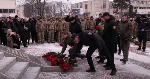У Черкасах в День Соборності урочисто поклали квіти до пам’ятника «Борцям за волю України» (ВІДЕО)