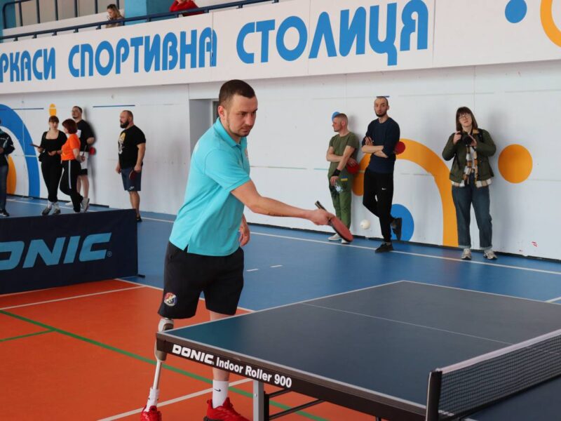 «Бійці духу»: у Черкасах ветерани змагалися у настільному тенісі