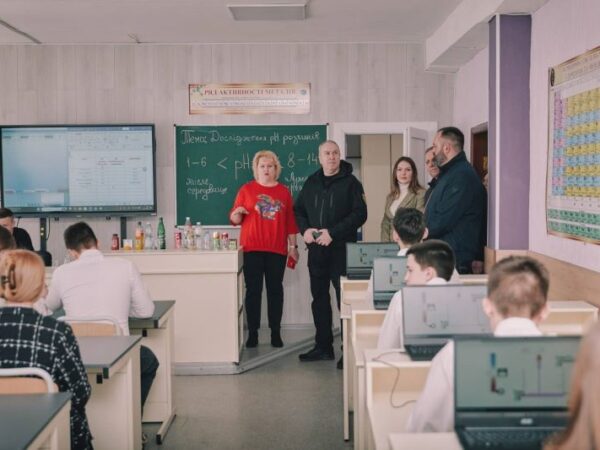 Табурець оглянув оновлені шкільні класи у Смілі