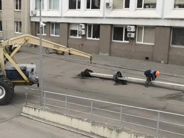 Енергетики відновили пошкоджену опору лінії електропередачі після ДТП