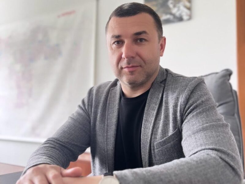 Що задекларував директор комунального підприємства, яке має ремонтувати дороги у Черкасах