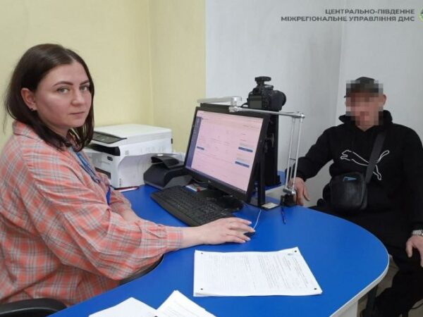 У Черкасах іноземець «засидівся» в Україні через романтичні почуття