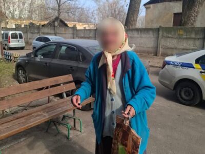 У Черкасах поліцейські допомогли жінці, яка не пам’ятала дороги додому