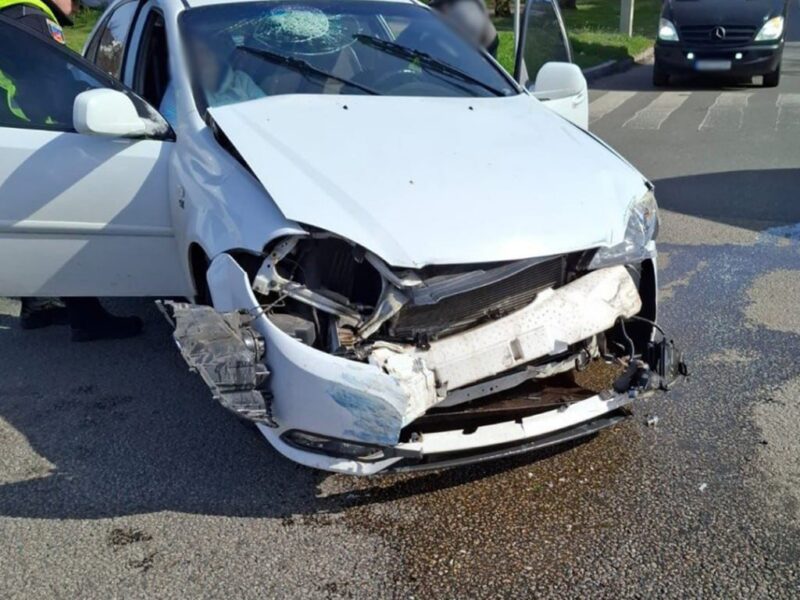 У Черкасах п’яний водій на «Фольксвагені» спричинив ДТП: автівка перекинулася, є постраждала