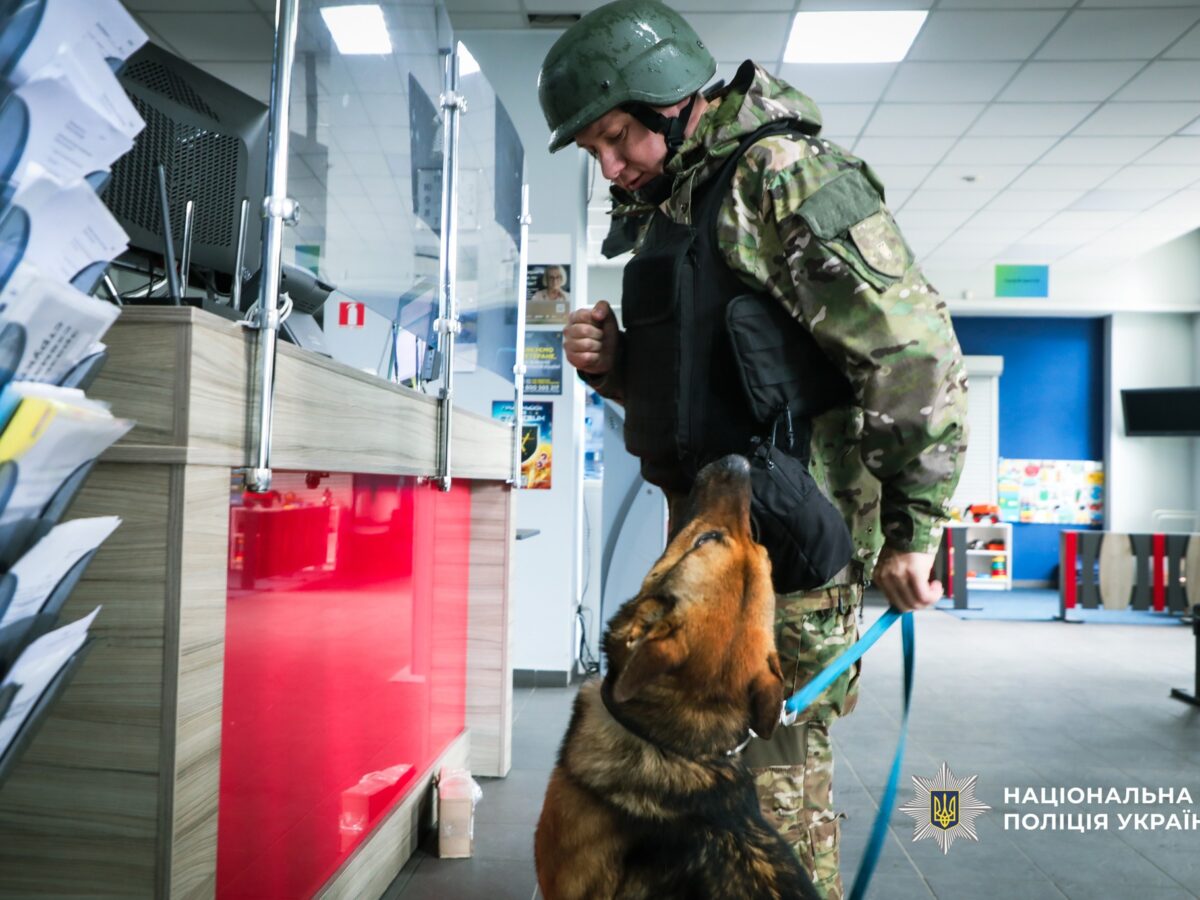 Поліція Черкас перевіряла підозрілий пакунок в адмінбудівлі