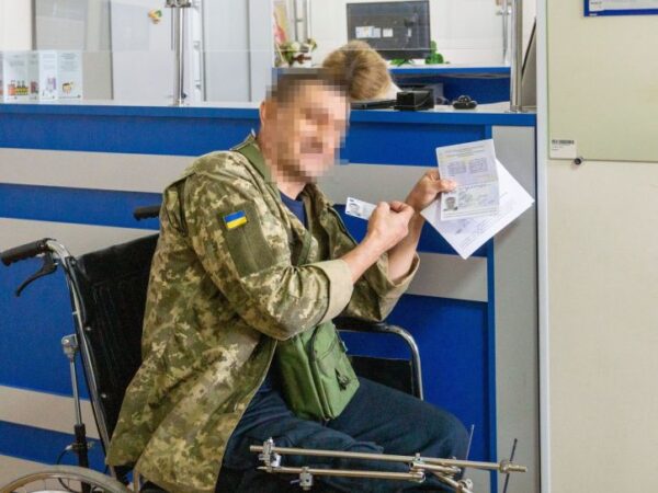 У Черкасах пораненому бійцю відновили документи за рекордні терміни