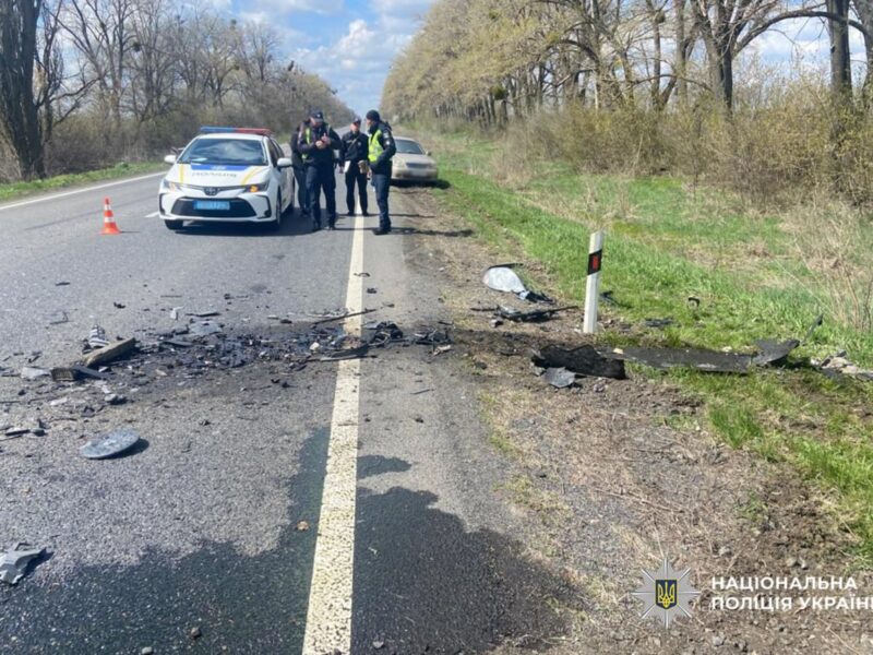 Виїзд на зустрічну: біля Умані в ДТП постраждали троє людей
