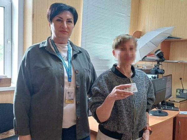 На Черкащині військова оформила нову ID-картку після одруження
