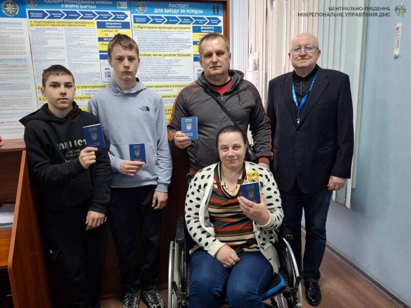 Чотири закордонні паспорти оормила родини з Черкащини заради поїздки на лікування