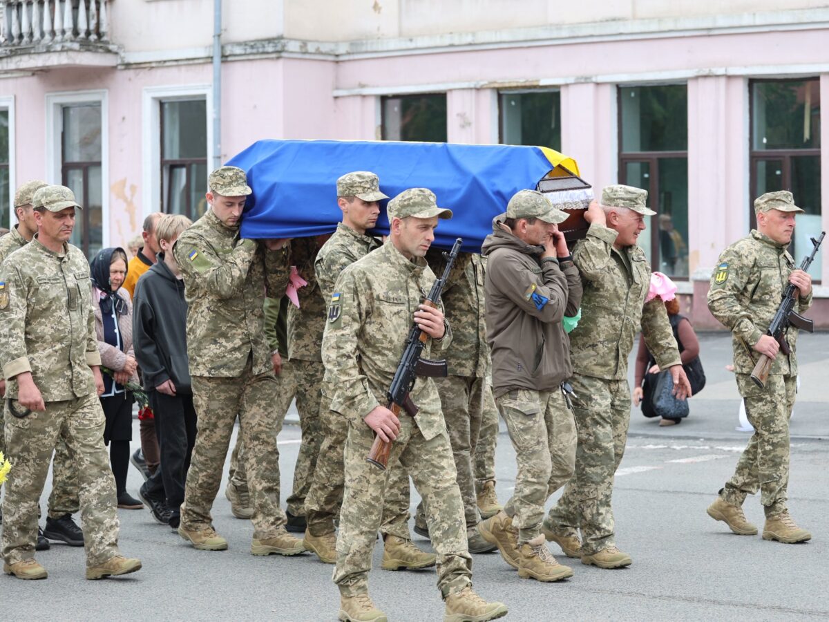 На Черкащині провели в останню путь старшого солдата