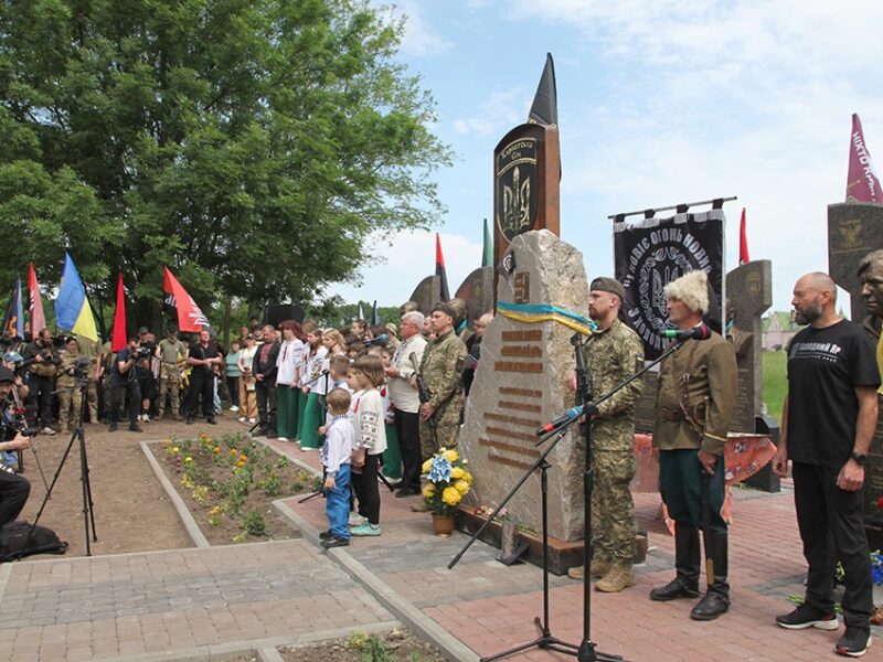 В Холодному Яру на Черкащині вшанували Героїв та відкрили 10 горельєфів