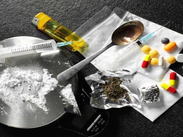 У Черкасах засудили двох осіб за збут наркотиків та вирощування конопель