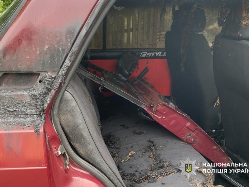 На Золотоніщині чоловік сокирою пошкодив і підпалив авто знайомого