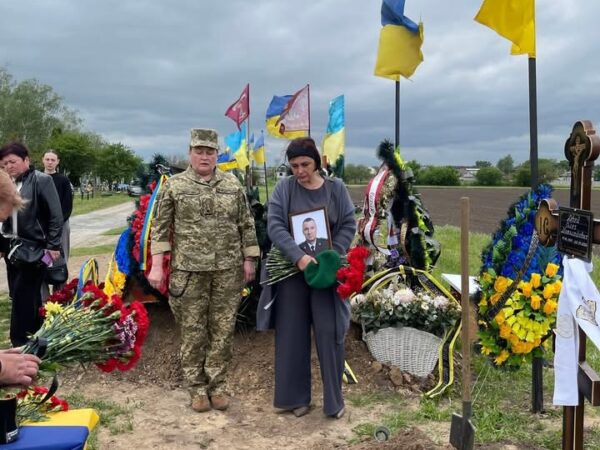 У громаді на Черкащині попрощалися із Захисником, якого відзначив Президент України