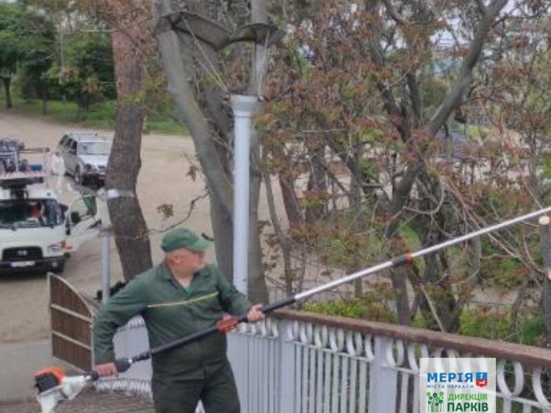 Міст кохання у Черкасах готують до відкриття