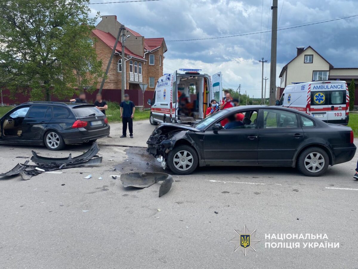 В Умані зіткнулися BMW та Volkswagen: травмувалися жінка і 4-річна дитина