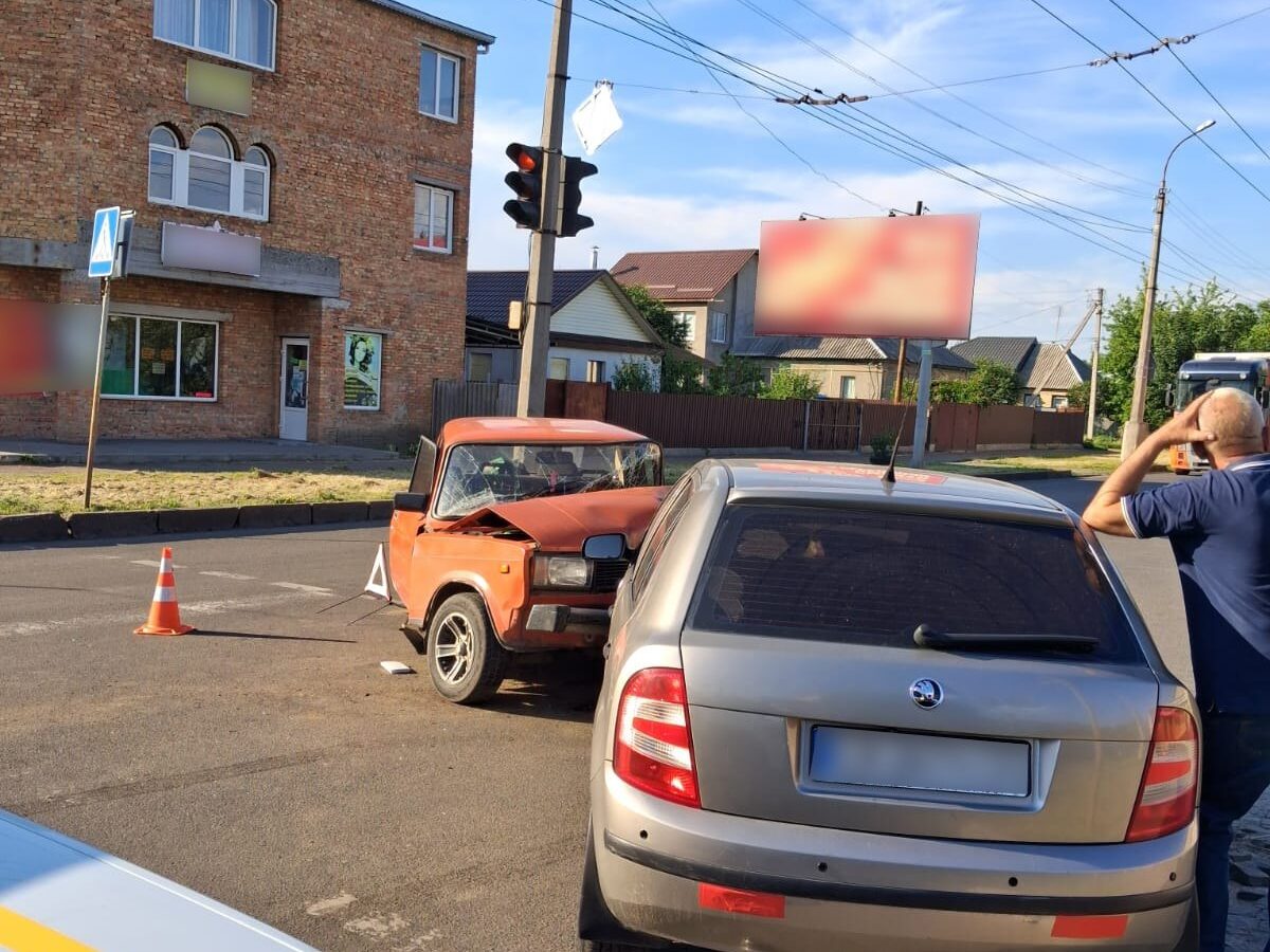 Водій без прав керування спричинив зіткнення автівок у Черкасах