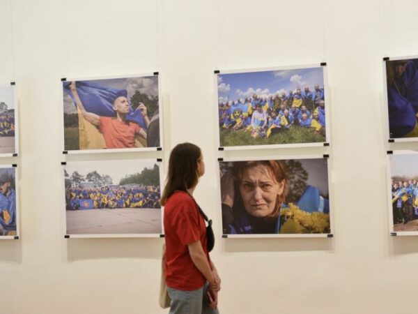 У Черкасах відкрили фотовиставку, присвячену зниклим безвісти захисникам України