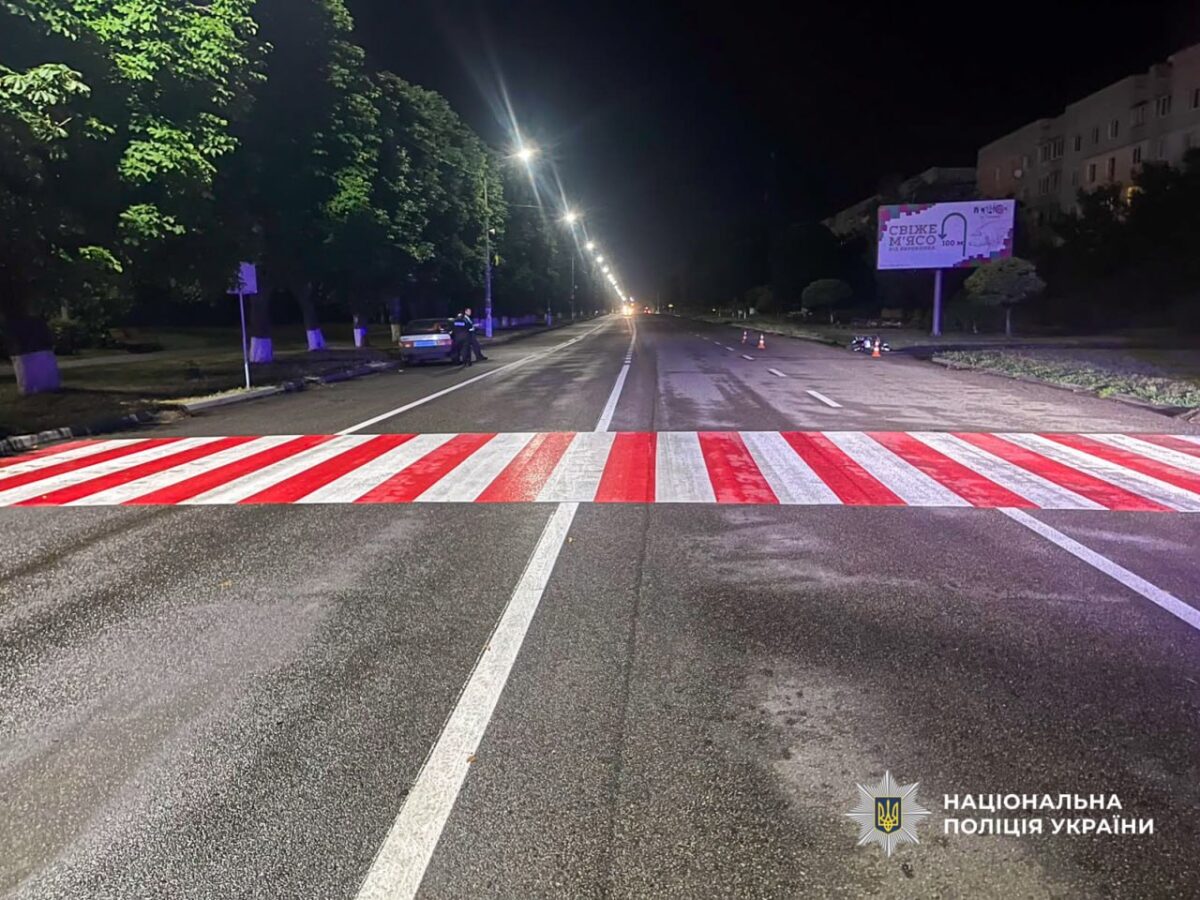 У Чорнобаї мотоцикліст збив двох дівчат
