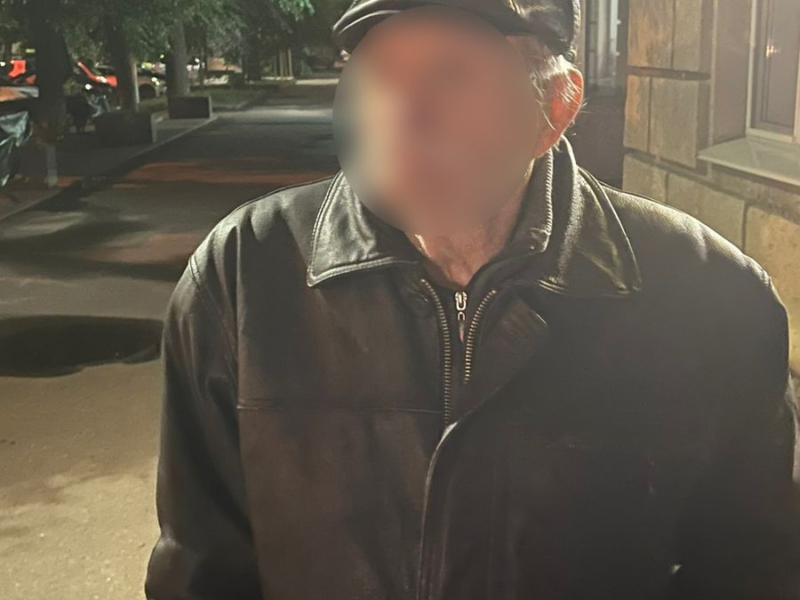 У Черкасах патрульні допомогли повернути додому літнього чоловіка