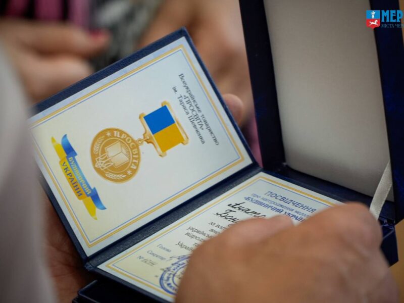 Міський голова Черкас отримав найвищу відзнаку «Просвіти» — медаль «Будівничий України»