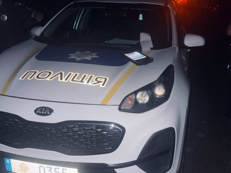 На Черкащині жінка намагалася підкупити патрульних, щоб врятувати чоловіка
