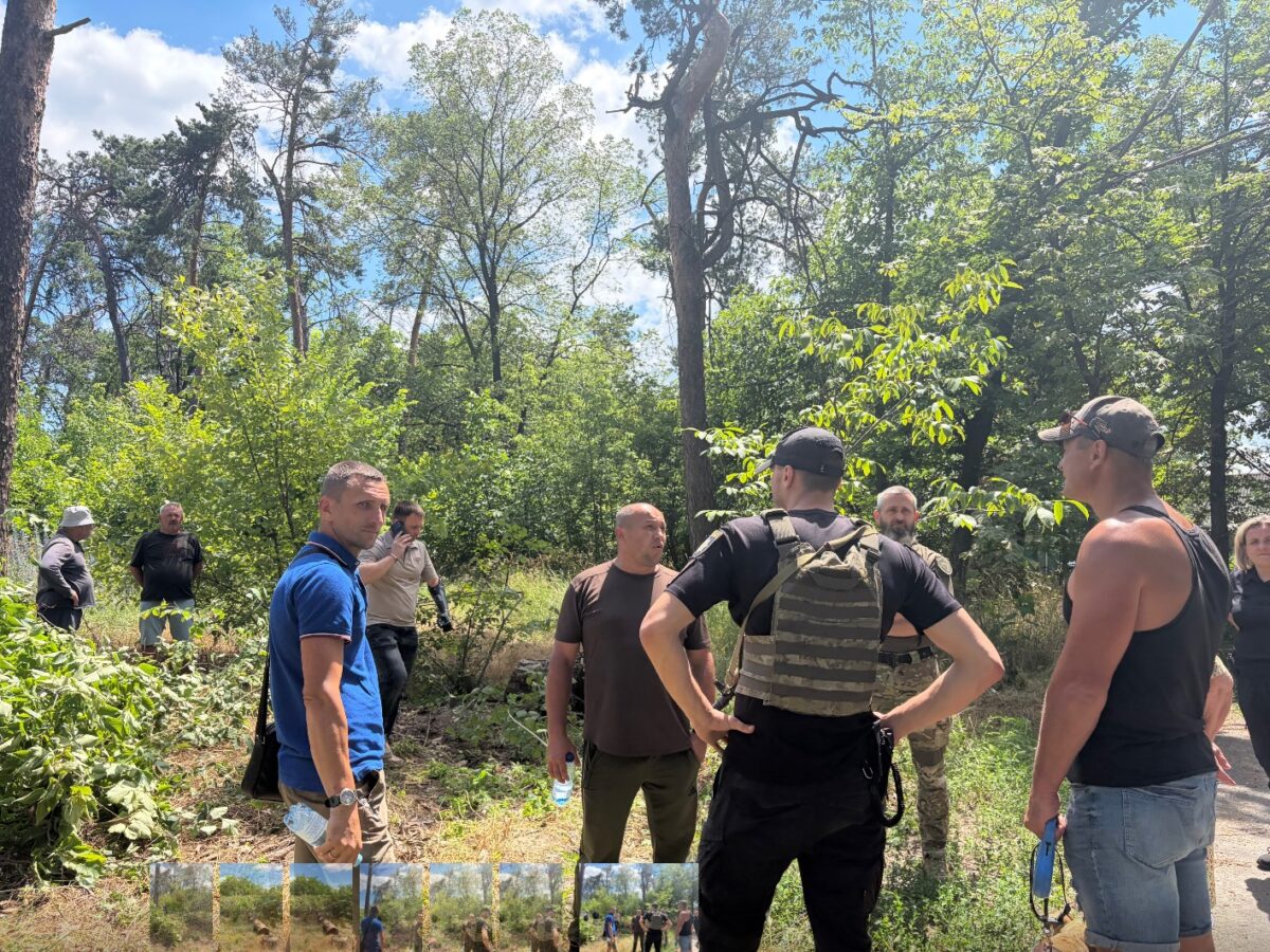 У Черкасах відновили будівництво на Лісовій Просіці: на місці поліція, місцеві жителі і ветерани (ФОТО)