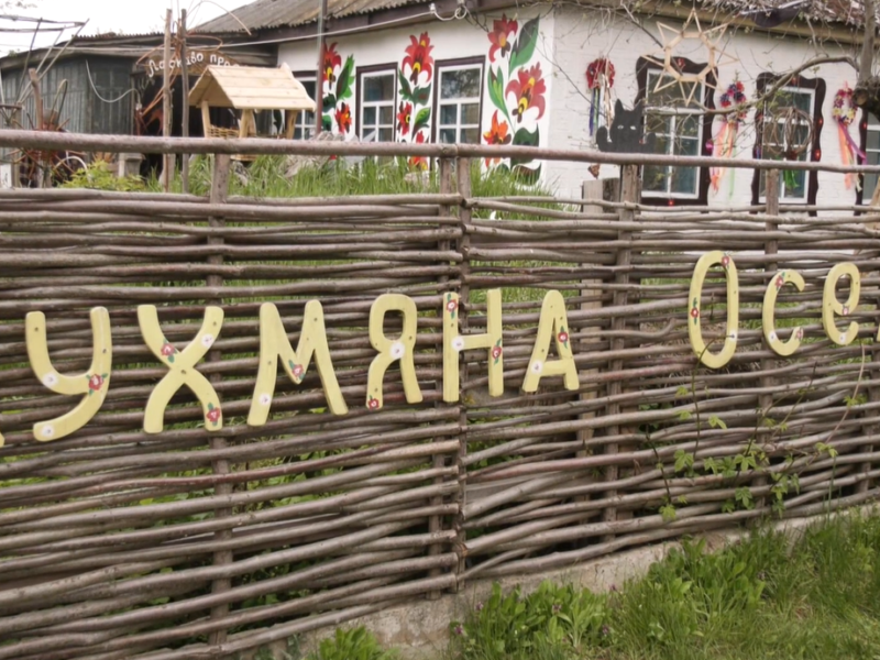 Жителька Чигиринщини перетворила занедбану хату на освітньо-мистецький простір (ВІДЕО)
