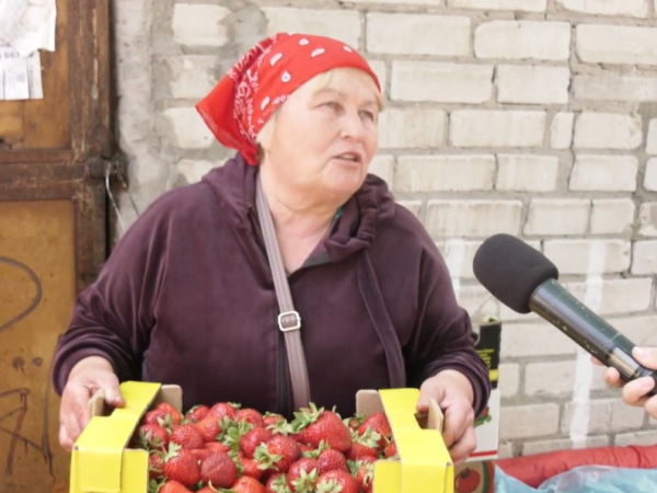 Які ціни на полуницю на черкаському ринку? (ВІДЕО)