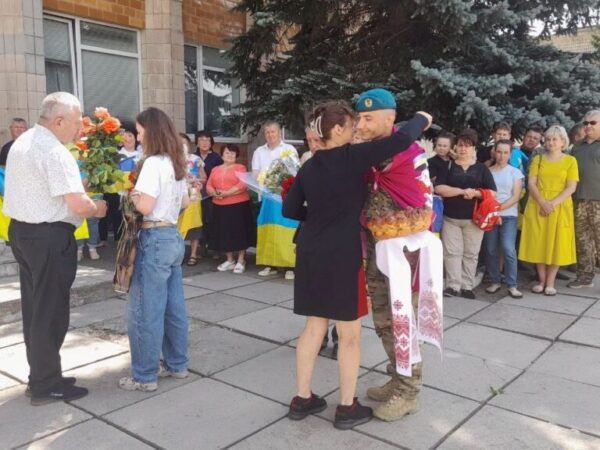У Калинополі зустріли захисника Маріуполя, який повернувся з полону