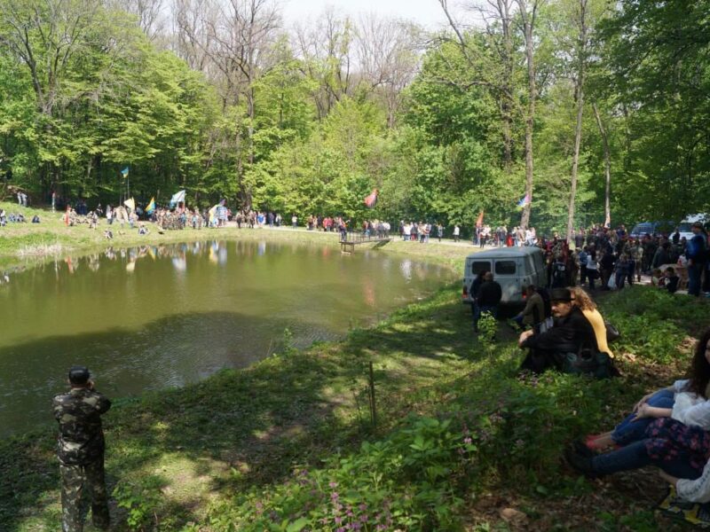 У Холодному Яру захисники України освятили зброю