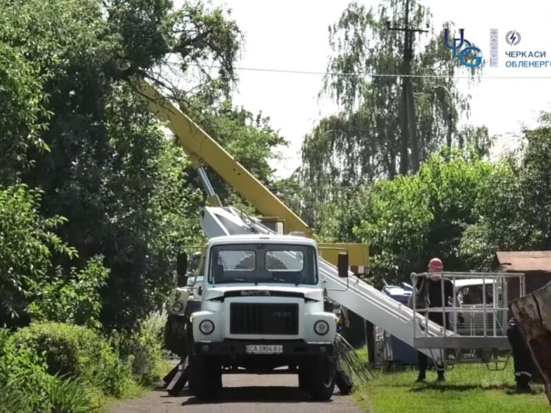 Енергетики продовжують оновлювати повітряні лінії на Черкащині
