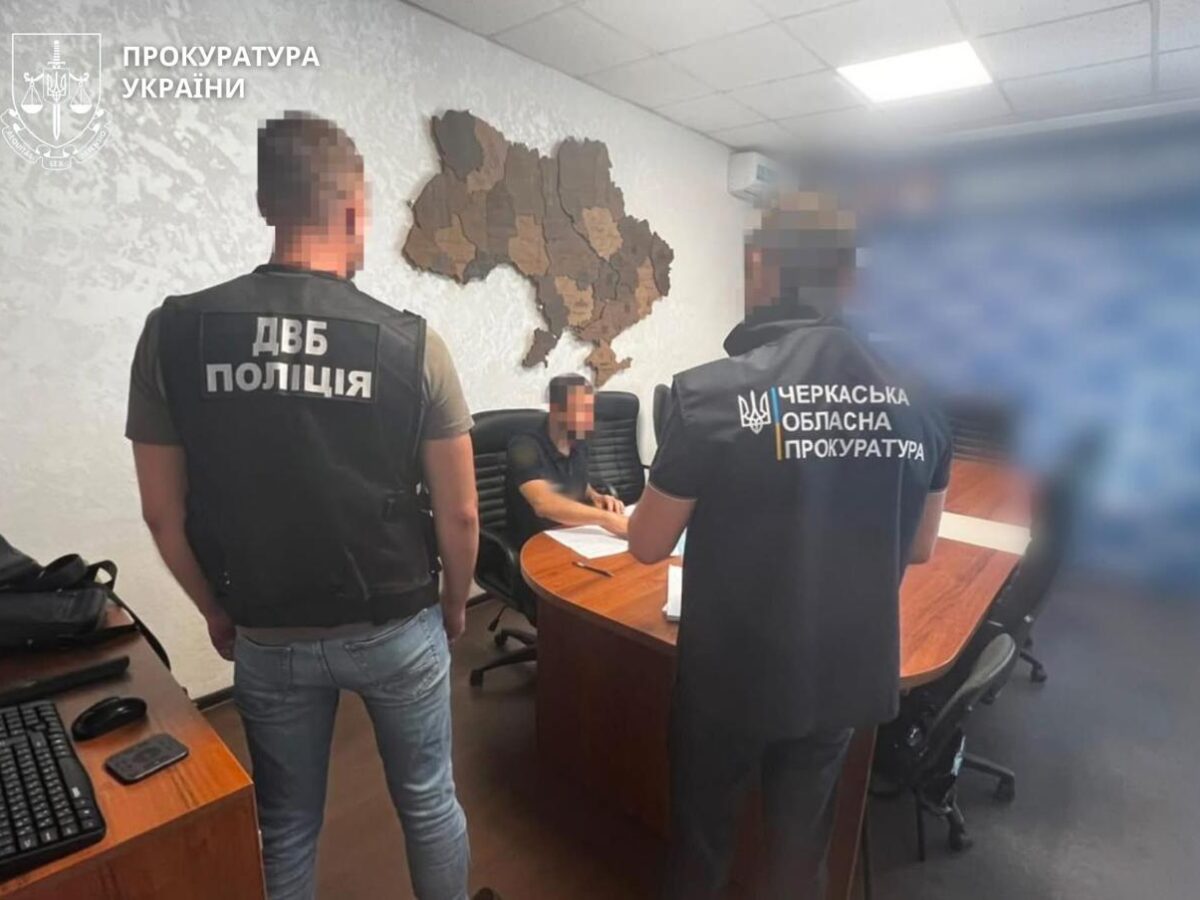 У Черкасах посадовець вишу привласнив ноутбуки на майже 400 тисяч гривень