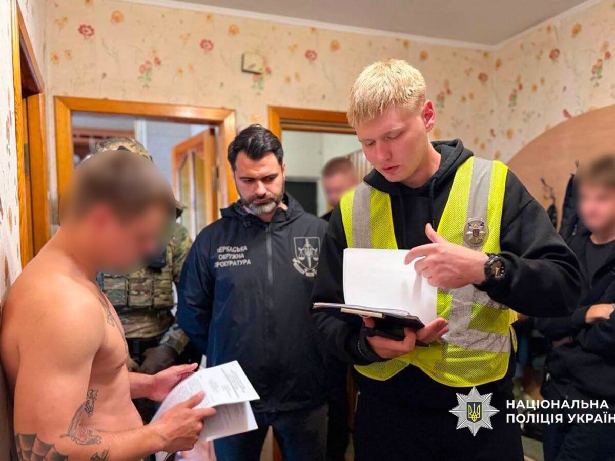 Трьом чоловікам повідомили про підозру за бійку в магазині Черкас