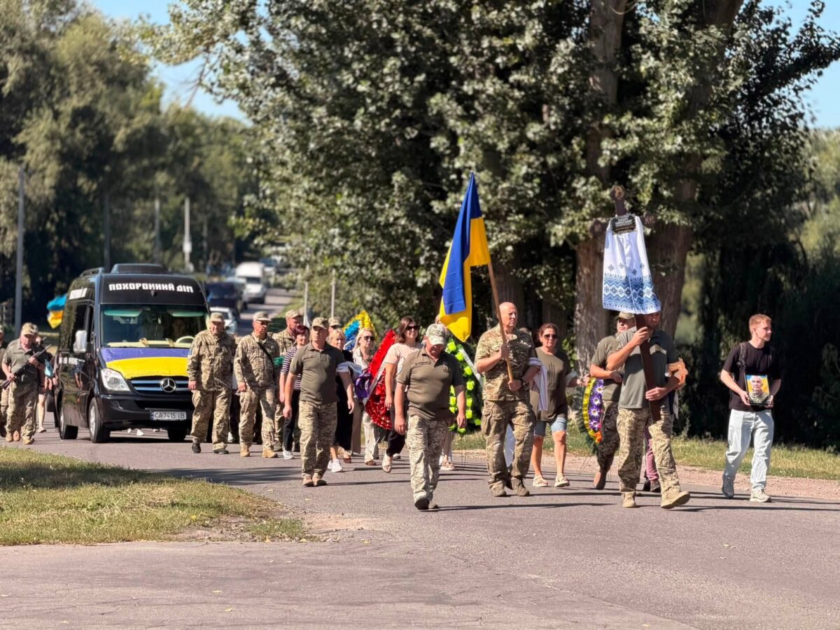 На Уманщині провели в останню дорогу ветерана російсько-української війни