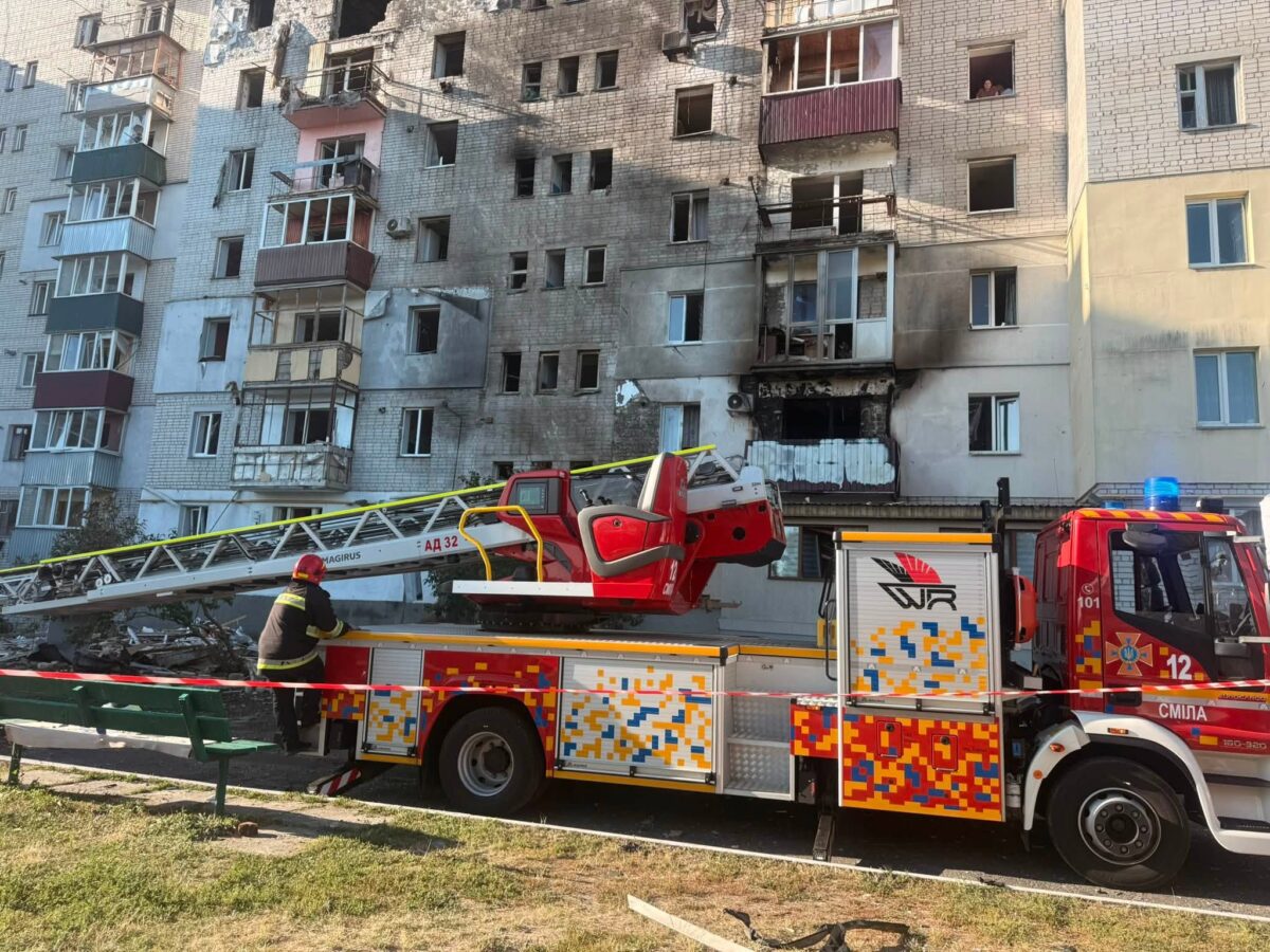 У Смілі внаслідок атаки ворога пошкоджено багатоповерхівку