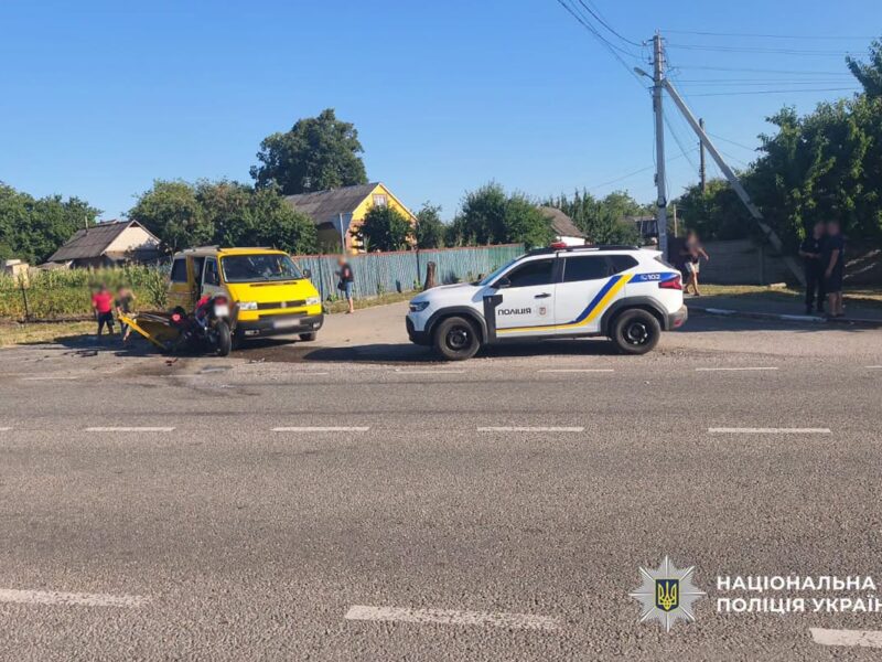 На Черкащині зіткнулися мотоцикл і автомобіль: постраждалого водія госпіталізували