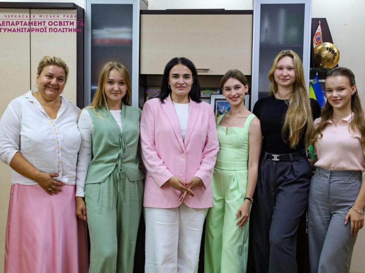 У Черкасах лідерки учнівської молоді обговорили свої ідеї з міською владою