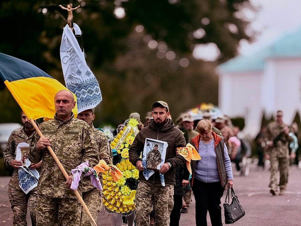 Громада на Уманщині провела в останню путь Захисника