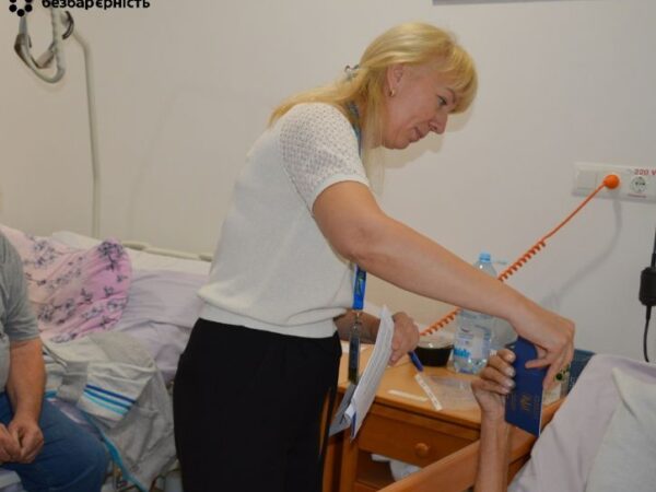 На Черкащині чоловіку в лікарні допомогли оформити документи