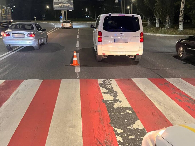 На проспекті Перемоги в Черкасах від автомобіля постраждала жінка