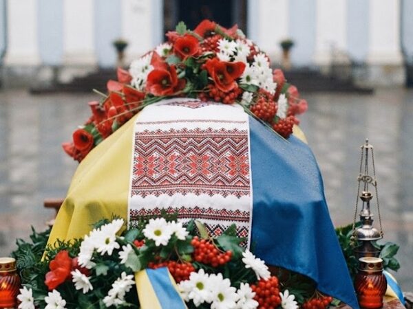 У Черкасах попрощалися із захисником, котрий загинув на Донеччині