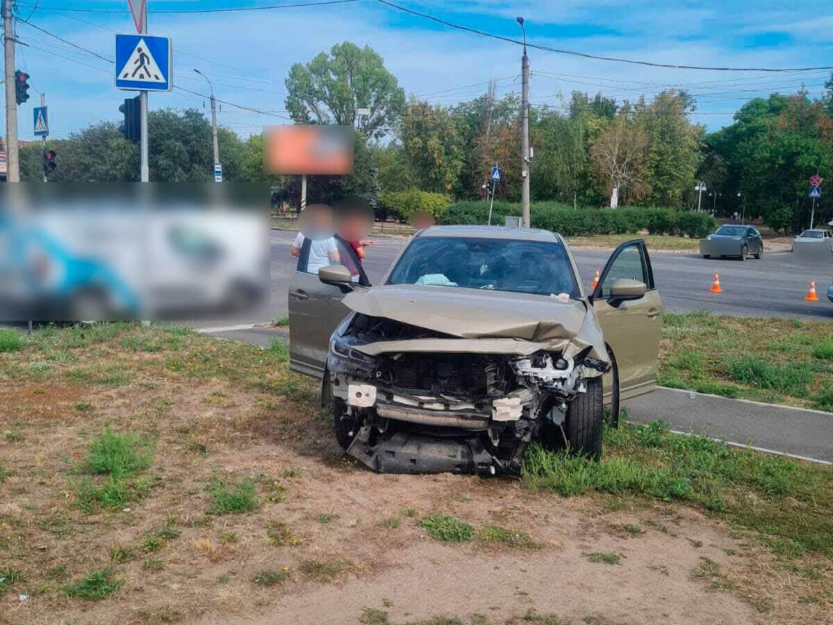 У Черкасах на жвавому перехресті сталася автопригода