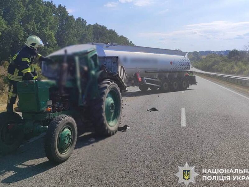 Біля Жашкова у ДТП травмувався водій трактора