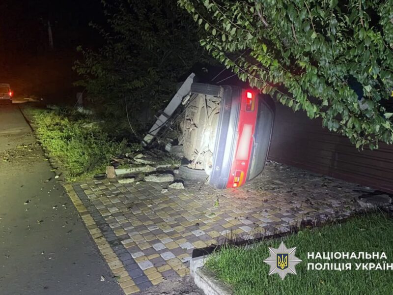 П’яна водійка влаштувала ДТП із перекиданням авто на Черкащині