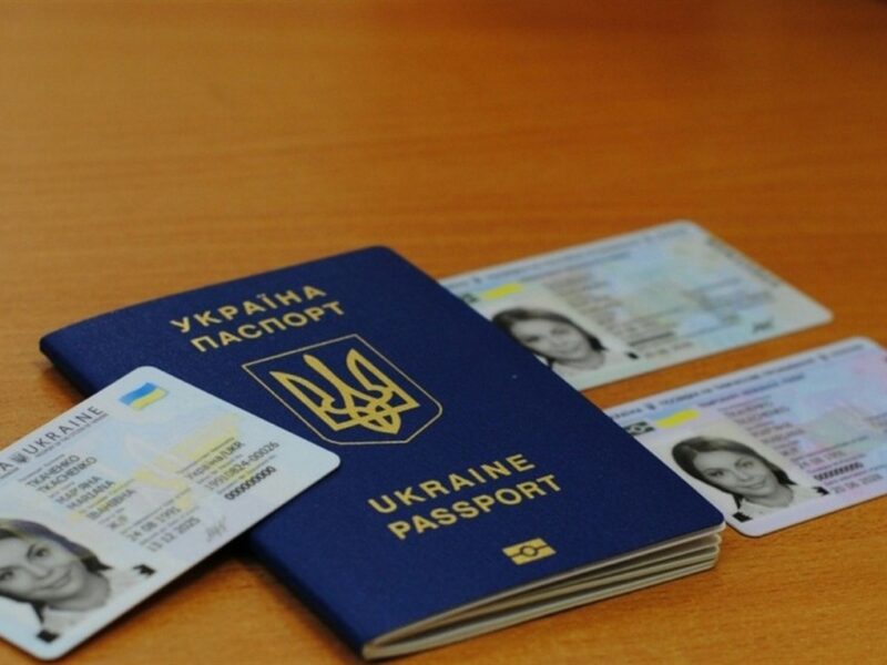За старий паспорт доведеться заплатити: кому обмін обійдеться майже у 1600 грн