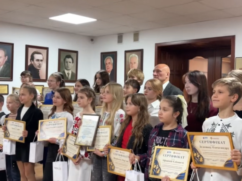 Найуспішніші учні мистецьких шкіл Черкас отримали стипендії міького голови (ВІДЕО)