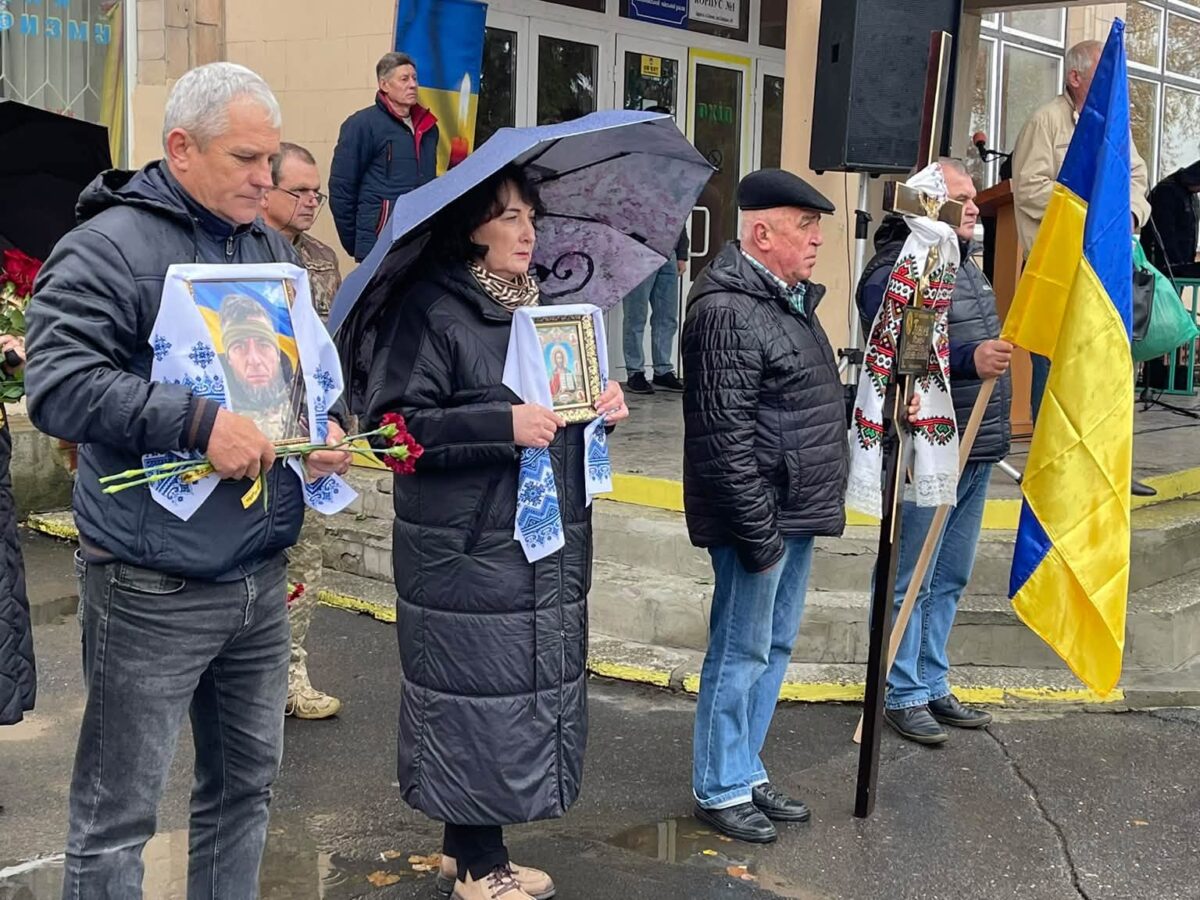 Тальнівська громада провела в останню путь полеглого на Сумщині земляка