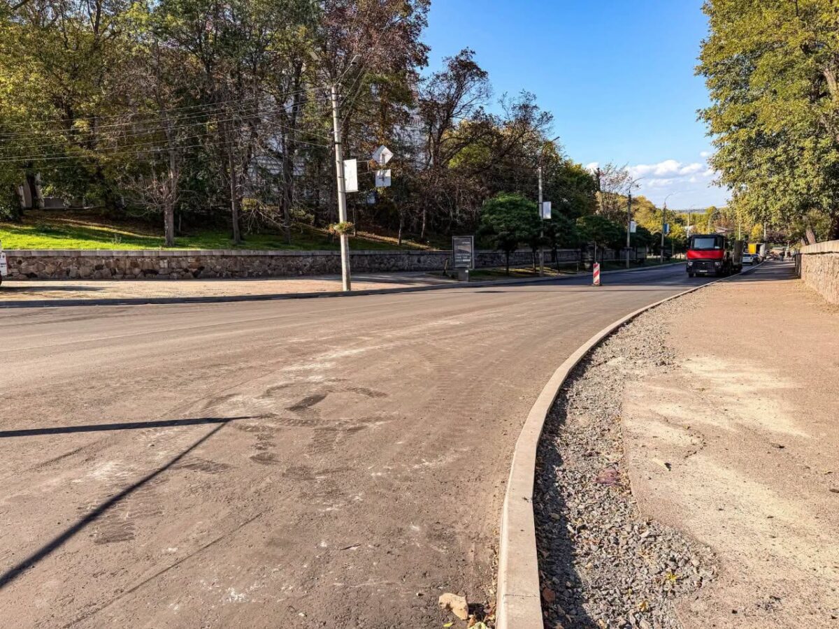 У міській раді Черкас показали, як відбуваються роботи на Замковому Узвозі