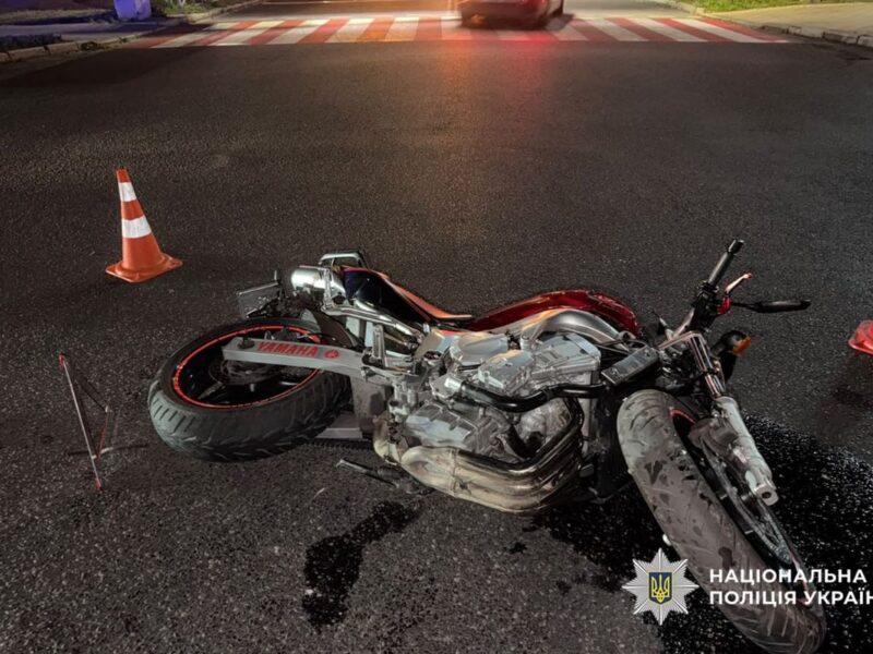 У Черкасах в ДТП на перехресті травмувався мотоцикліст
